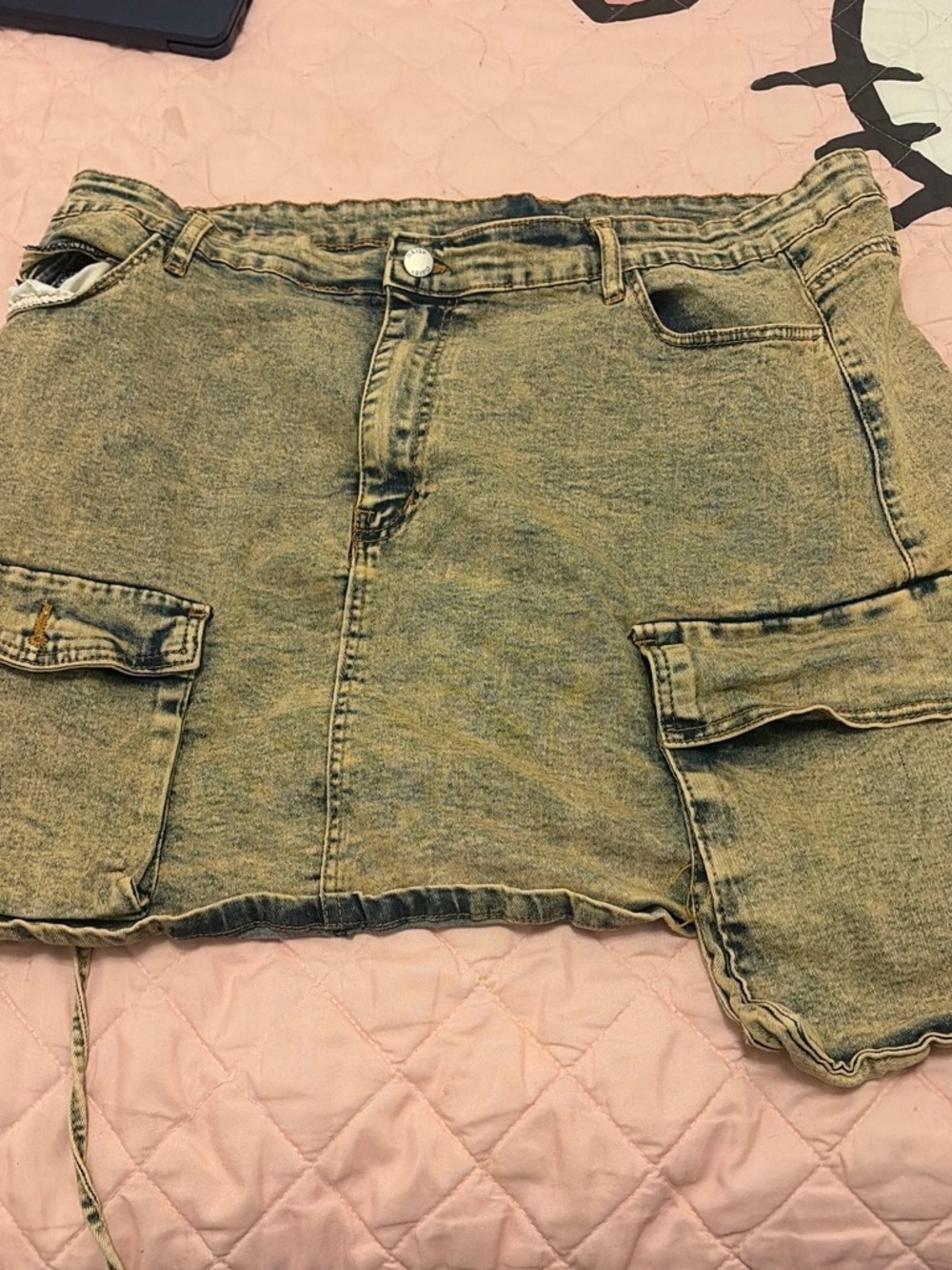 Men's Washed Olive Cargo Denim Shorts with Utility Pockets